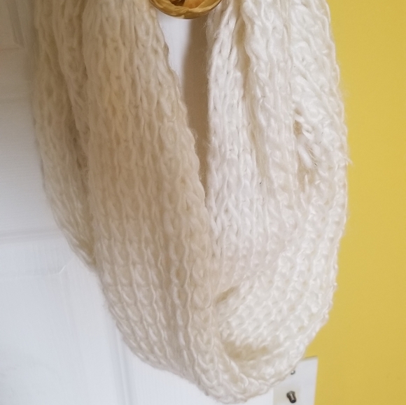 Infinity scarf - Picture 1 of 3